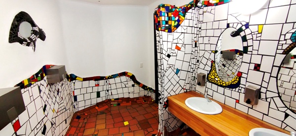 Whangarei's eigene Hundertwasser-Toiletten!