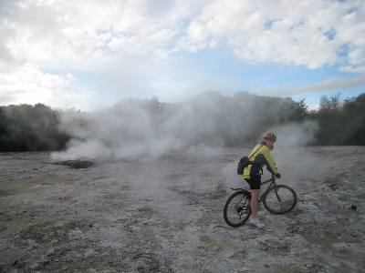 Rotorua Reisetipps: überall dampft (und stinkt) es!