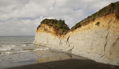 Taranaki Reisetipps - Kliff in der Onaero Bay