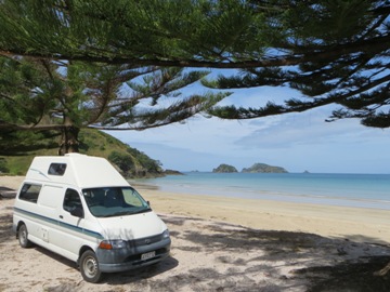 Freedom camping in New Zealand - campervan on a beach